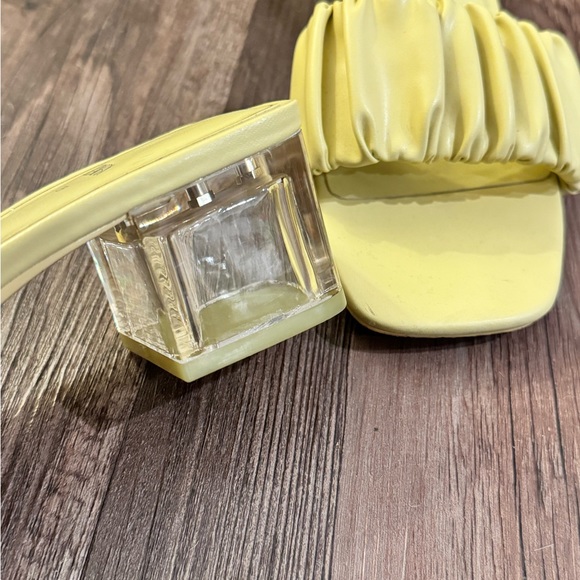 Zara Pastel Yellow Sandal w/ clear block heel - Picture 4 of 5
